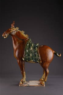 A TANG THREE-COLOR POTTERY HORSE SCULPTURE.: Tang Dynasty Three-Color Pottery Horse Sculpture Ornament.