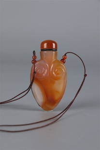 AN AGATE SNUFF BOTTLE WITH RUYI DESIGN.: Agate Snuff Bottle with Carved Ruyi Design.