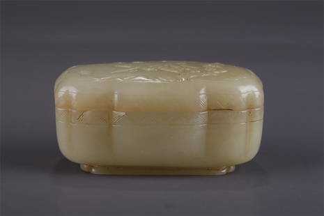 A HETIAN JADE LIDDED BOX WITH FLOWERS DESIGN.: Hetian Jade Lidded Box with Carved Flowers and Birds Design.