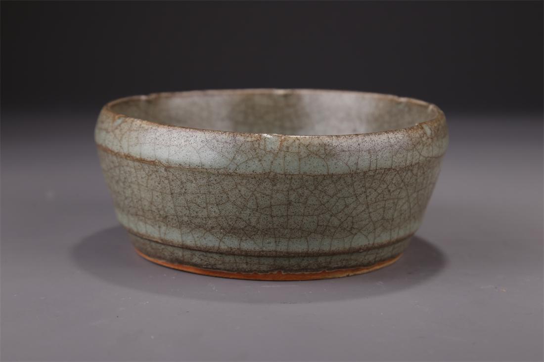 A PORCELAIN BRUSH WASHER, RU KILN. (1 of 6)