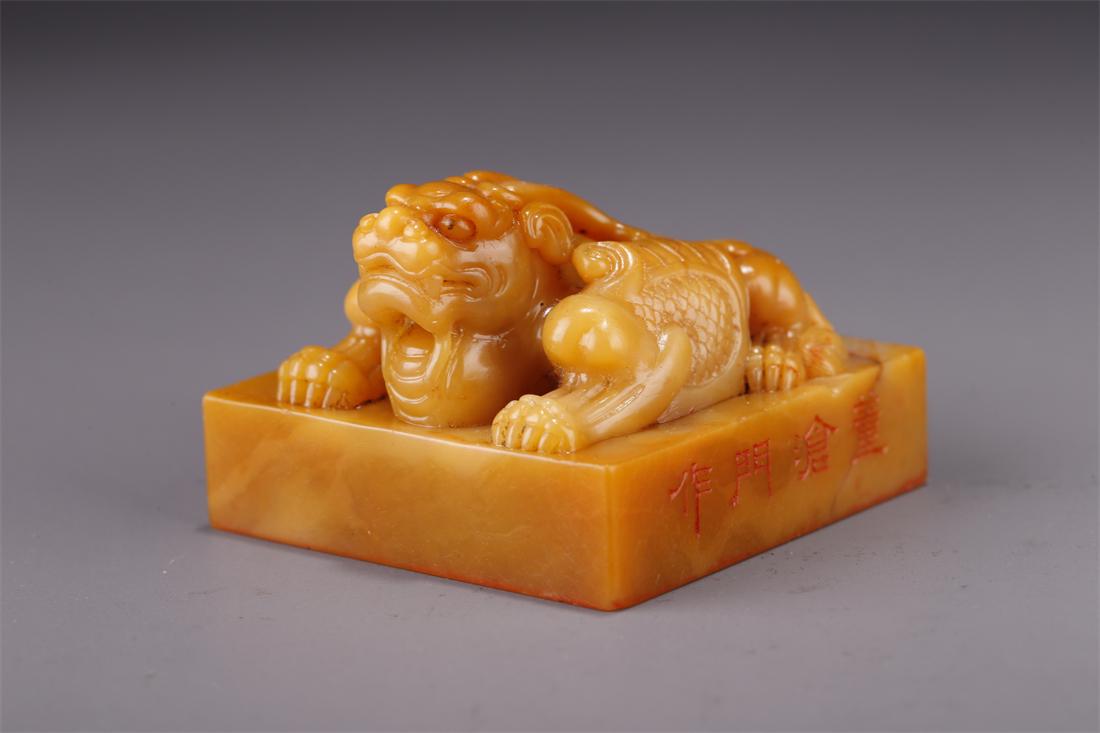 A TIANHUANG STONE BEAST-KNOB SEAL. (1 of 10)