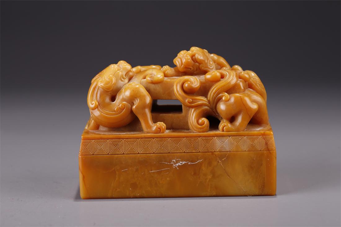 A TIANHUANG STONE BEAST-KNOB SEAL. (1 of 9)