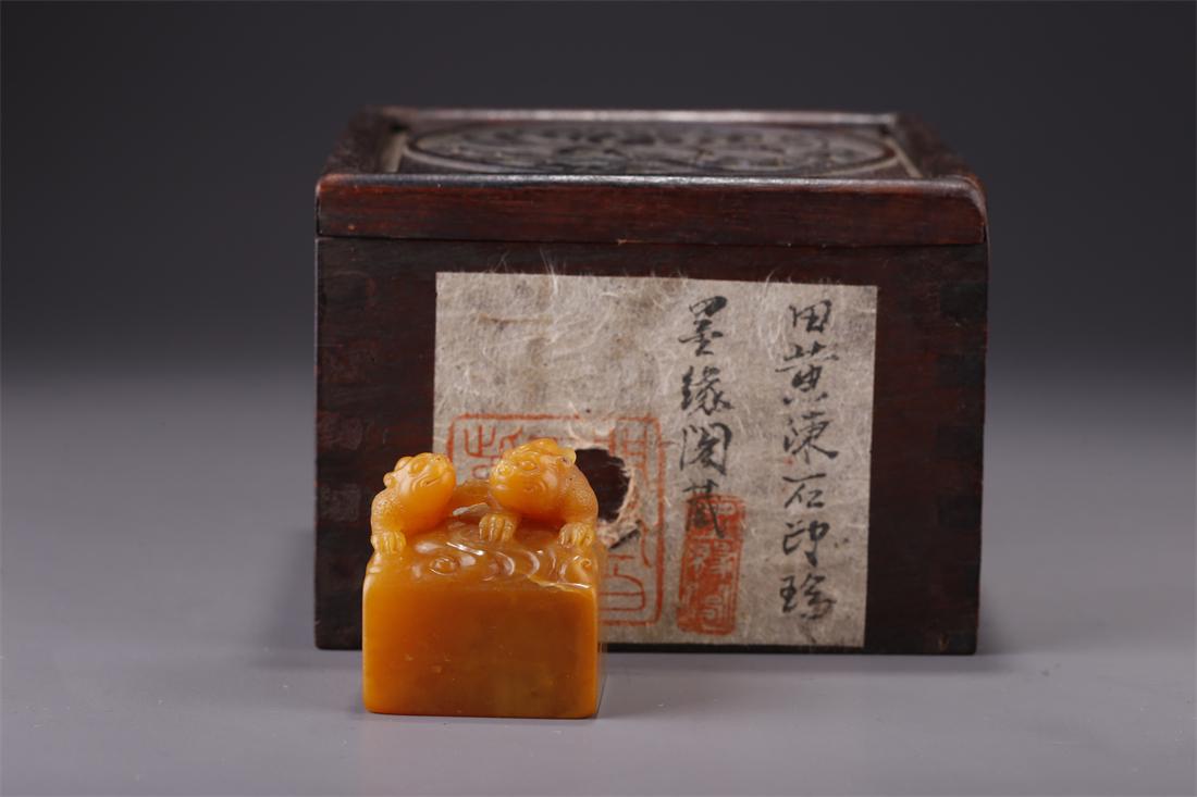 A TIANHUANG STONE BEAST-KNOB SEAL. (1 of 10)