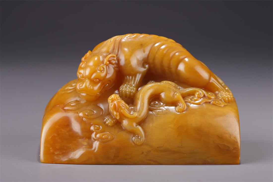 A TIANHUANG STONE BEAST-KNOB SEAL. (1 of 9)