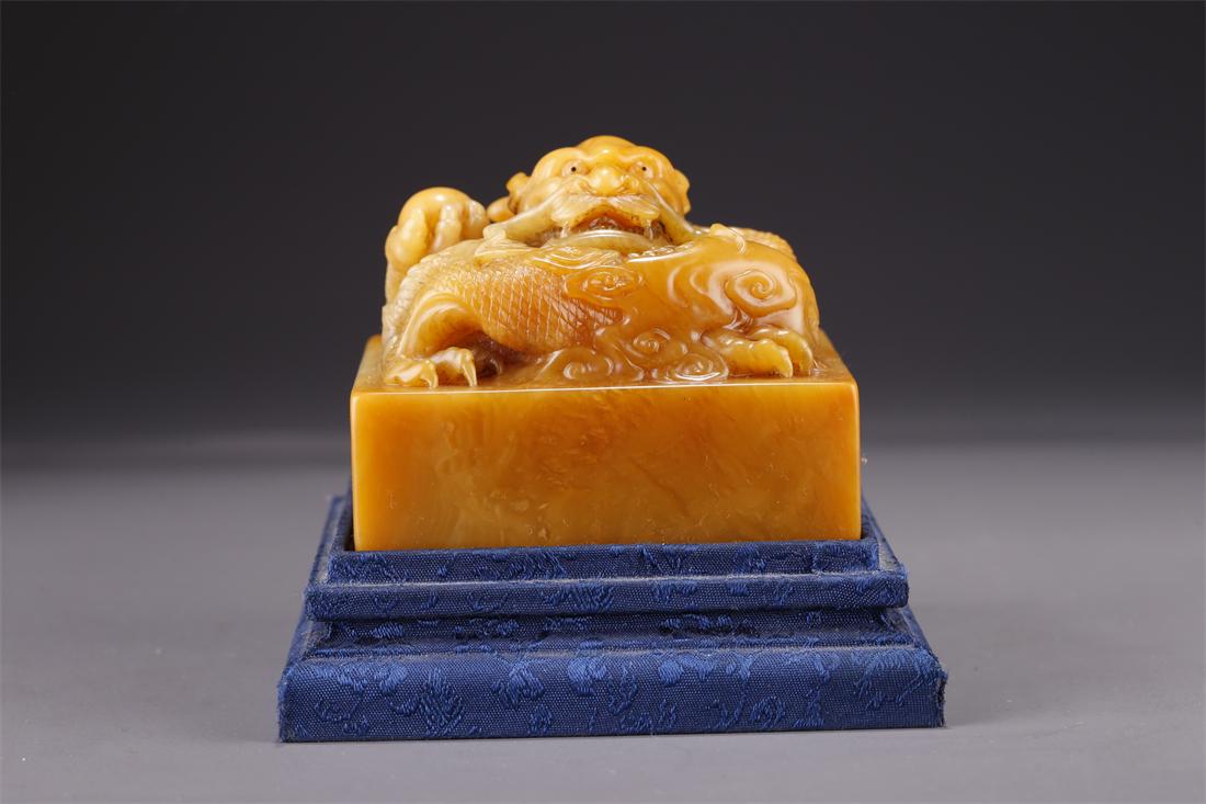 A TIANHUANG STONE DRAGON-KNOB SEAL. (1 of 10)