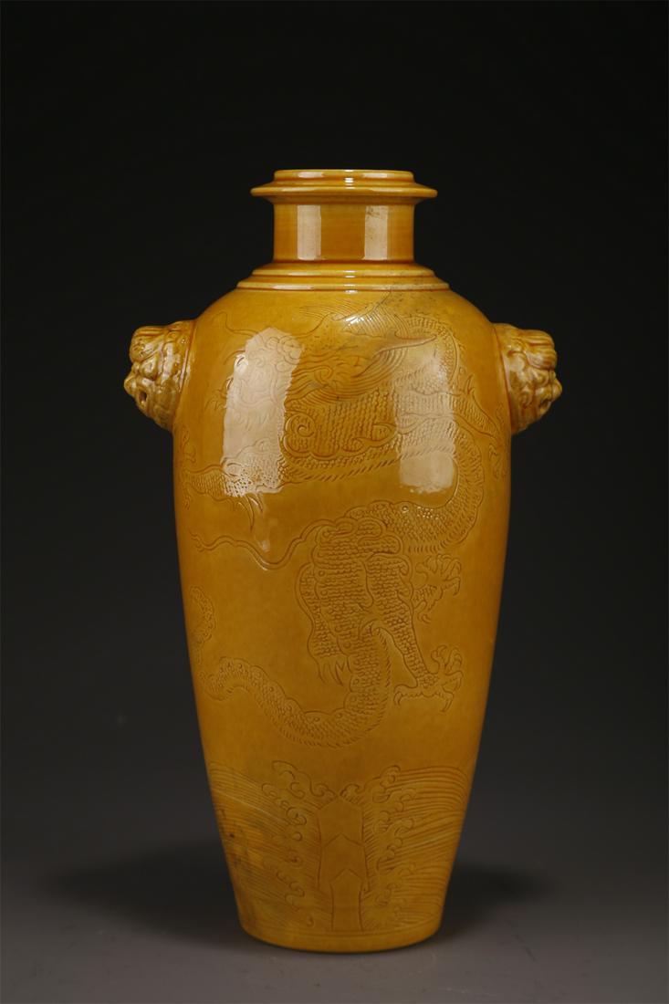 A YELLOW GLAZED PORCELAIN BOTTLE. (1 of 9)