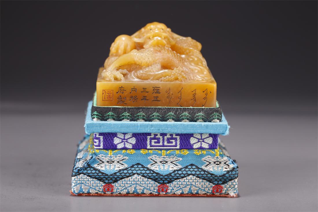 A TIANHUANG STONE DRAGON-KNOB SEAL. (1 of 11)