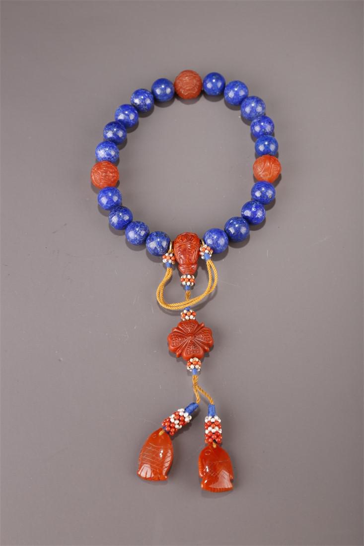 A STRING OF HANDHELD LAZURITE BEADS. (1 of 6)