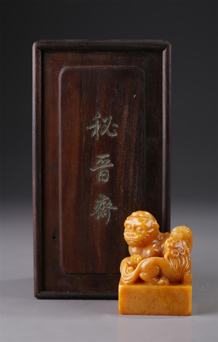 A TIANHUANG STONE LION-KNOB SEAL. (1 of 9)