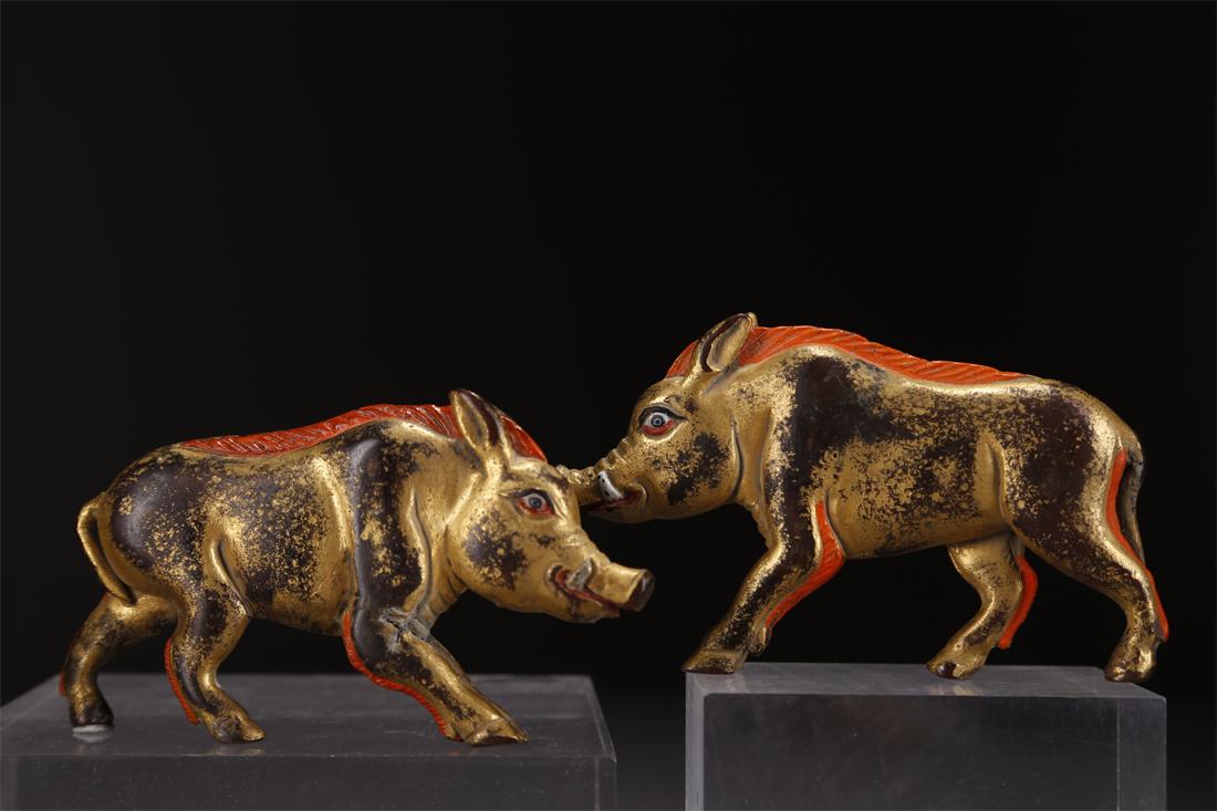 A PAIR OF TIBETAN GILT BRONZE BOAR SCULPTURES. (1 of 7)
