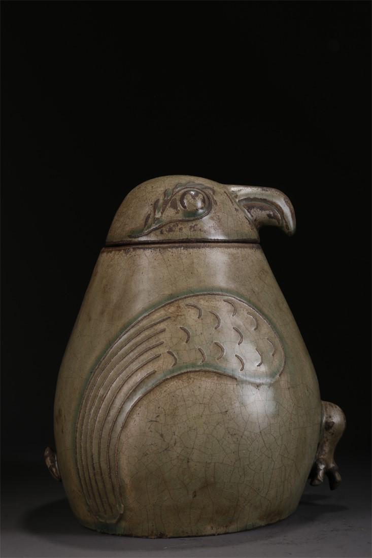 A BIRD-SHAPED PORCELAIN BOTTLE, RU KILN. (1 of 6)