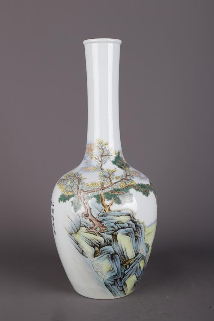 A FAMILLE-ROSE PORCELAIN LONG-NECK BOTTLE. (1 of 9)