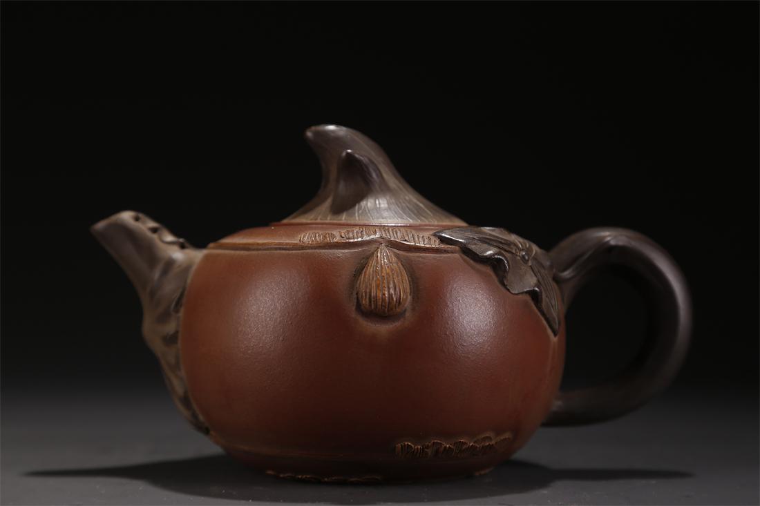 A PURPLE CLAY TEAPOT. (1 of 8)