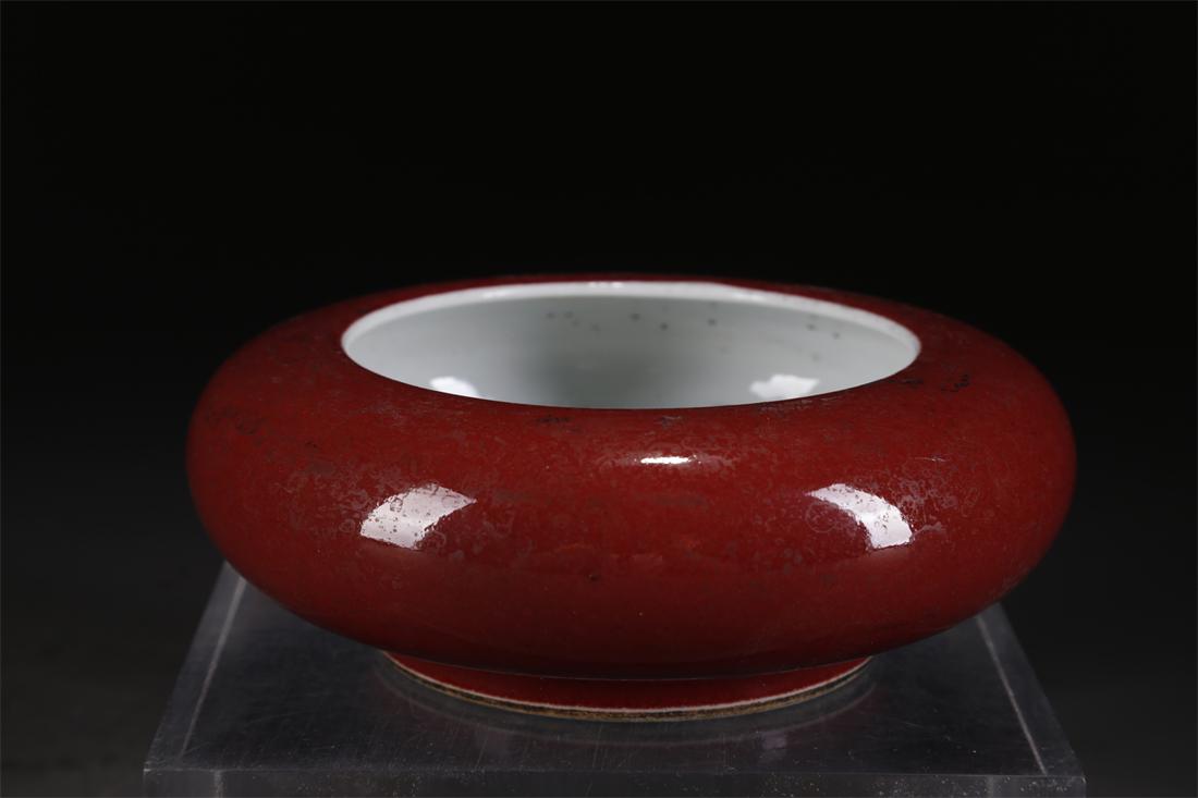 A SHINY RED GLAZED PORCELAIN BRUSH WASHER. (1 of 6)