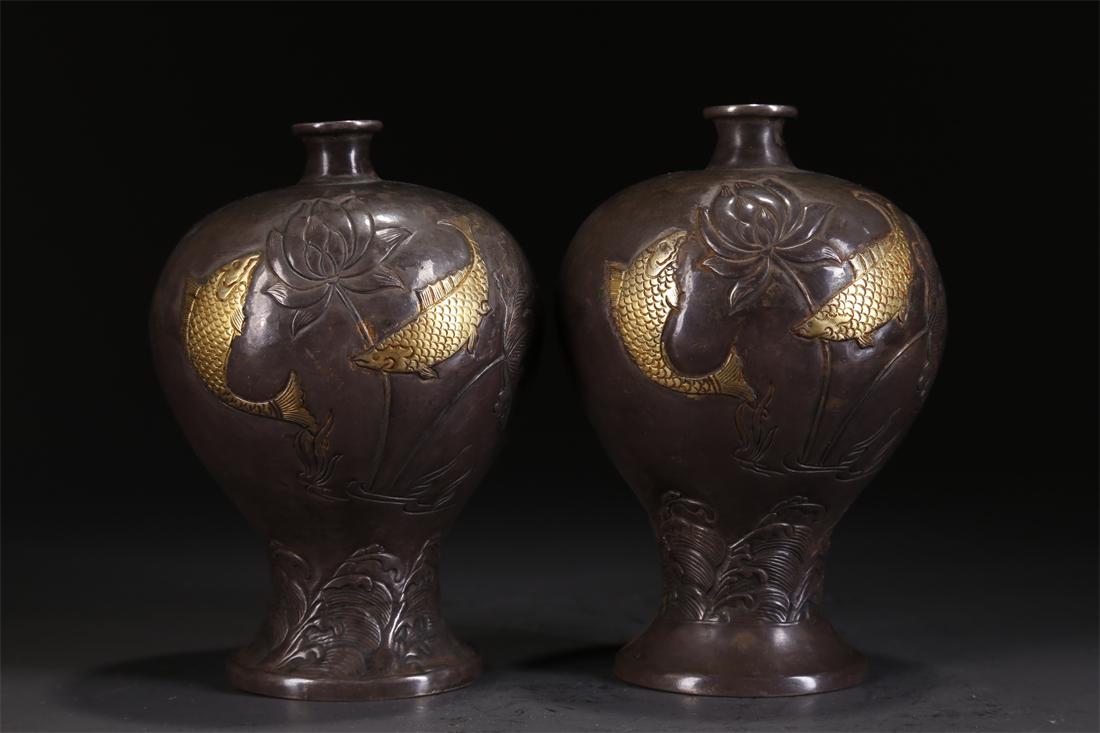 A SILVER BOTTLE "MEIPING", PARTLY GILT. (1 of 8)