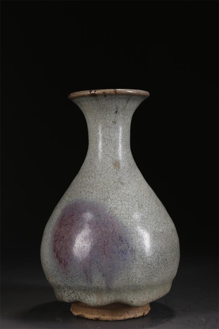A YUHU SPRING PORCELAIN BOTTLE, JUN KILN. (1 of 6)