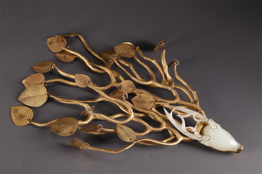A GILT SILVER DEER SKULL SCULPTURE. (1 of 7)