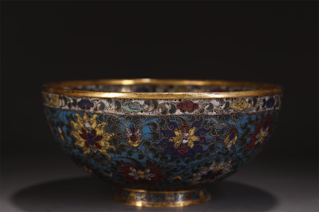 A CLOISONNE ENAMELED BRONZE BOWL. (1 of 8)