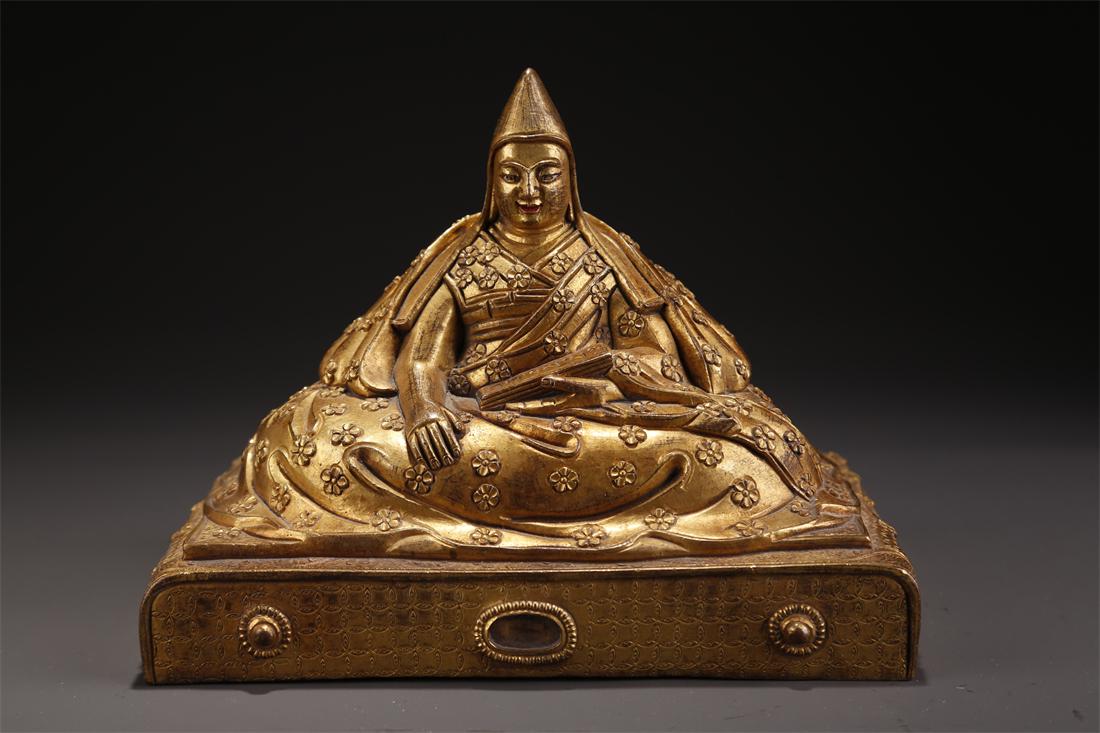 A TIBETAN GILT BRONZE TSONGKHAPA BUDDHA STATUE. (1 of 11)