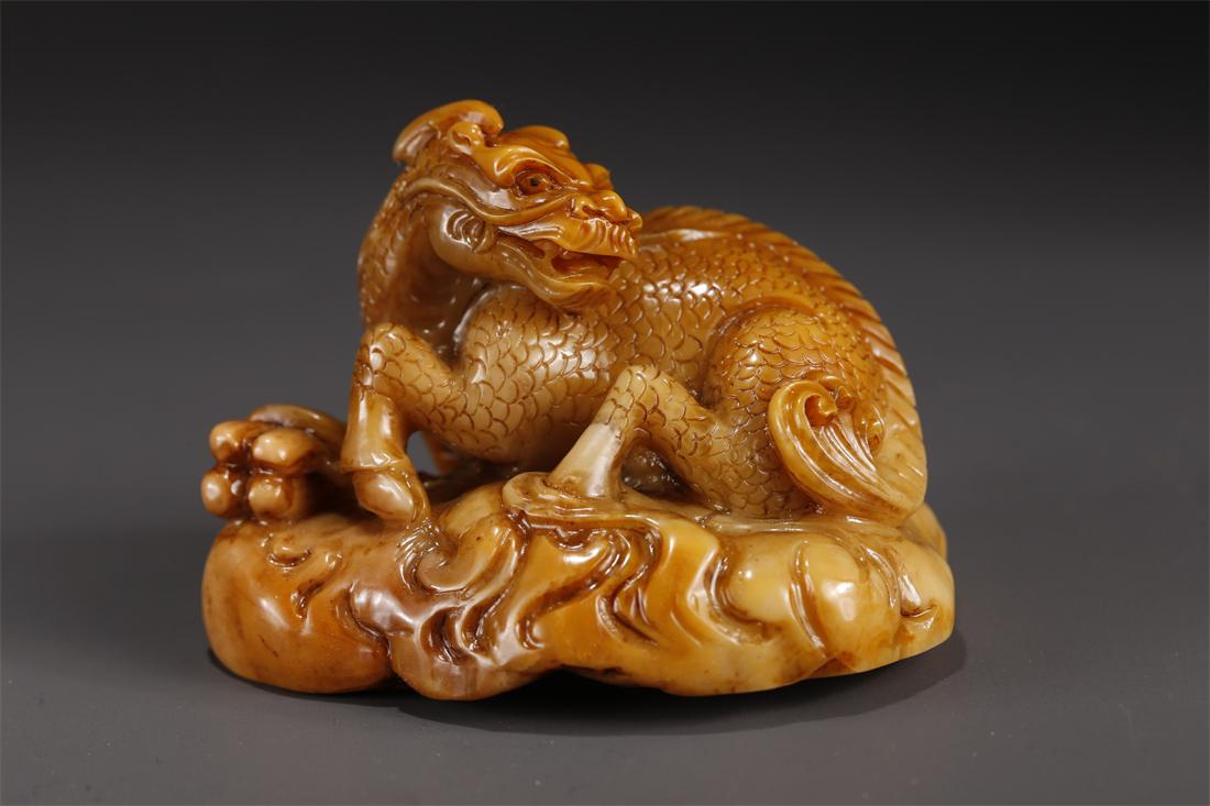 A FIELD-YELLOW STONE KYLIN CARVING ORNAMENT. (1 of 9)