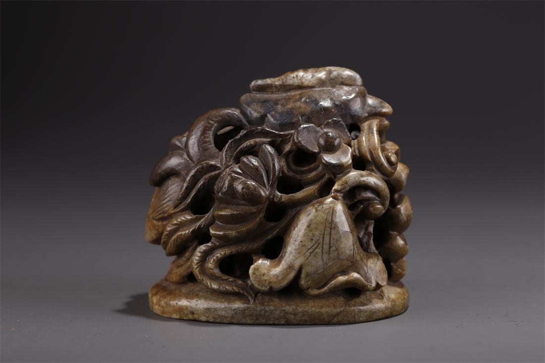 A HONGSHAN JADE TOP OF CENSER. (1 of 9)