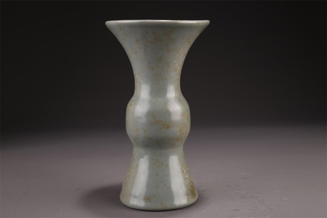 A PORCELAIN VESSEL "GU", RU KILN. (1 of 9)