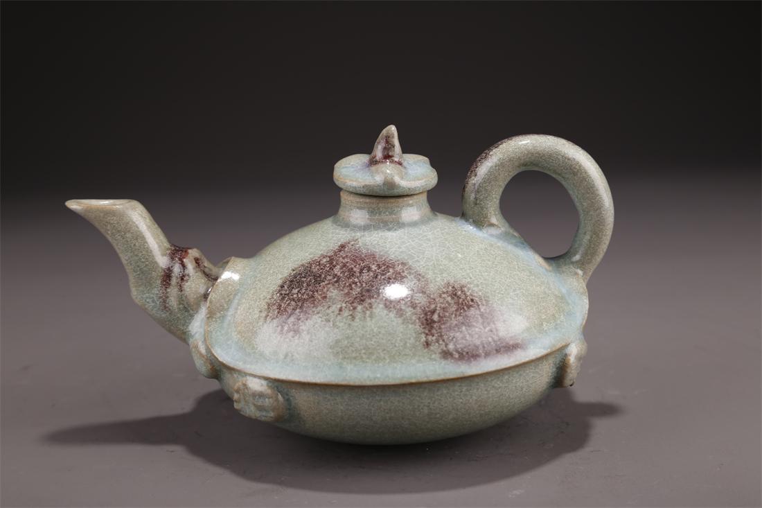 A TURTLE-SHAPED PORCELAIN POT, JUN KILN. (1 of 10)