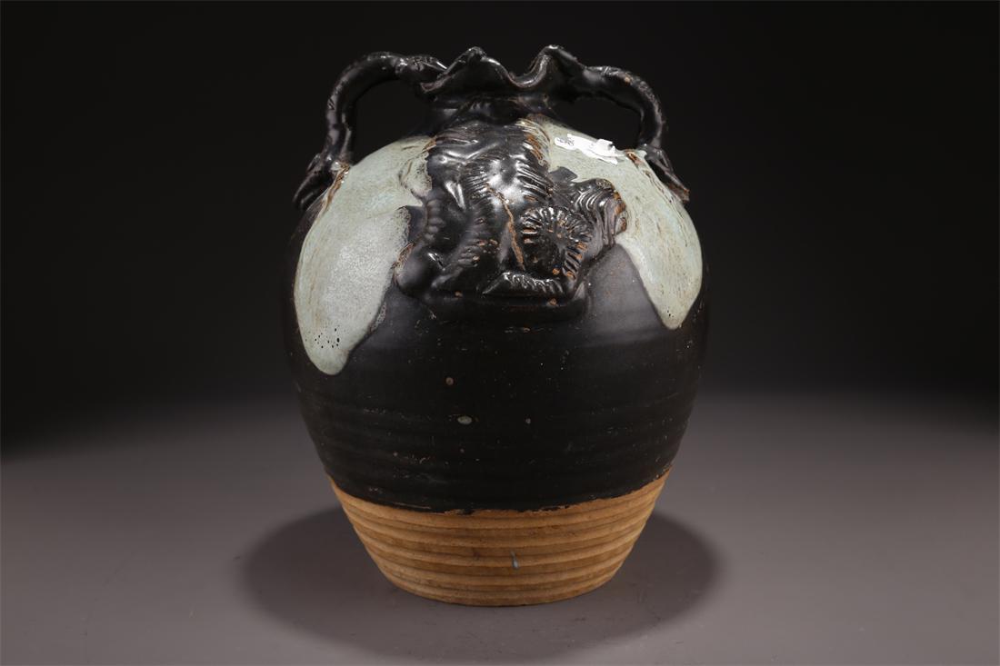 A TRANSMUTATION GLAZED PORCELAIN BOTTLE. (1 of 9)