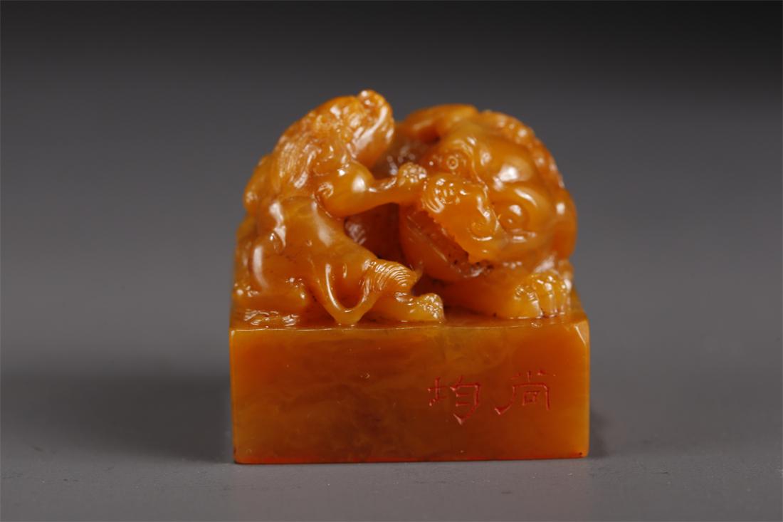 A FIELD-YELLOW STONE BEAST-KNOB SEAL. (1 of 9)