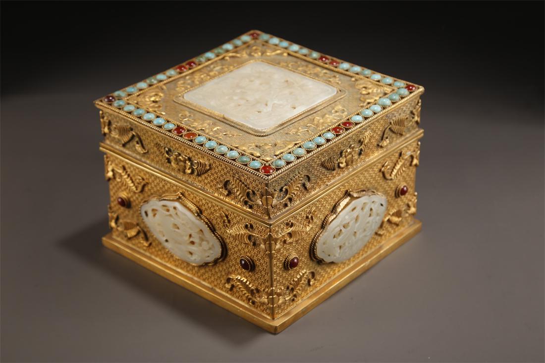 A GILT BRONZE BOX WITH HETIAN JADE INLAY. (1 of 9)