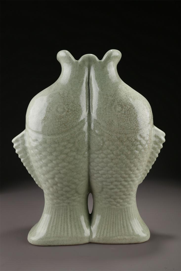 A PORCELAIN FLOWER RECEPTACLE, RU KILN. (1 of 9)