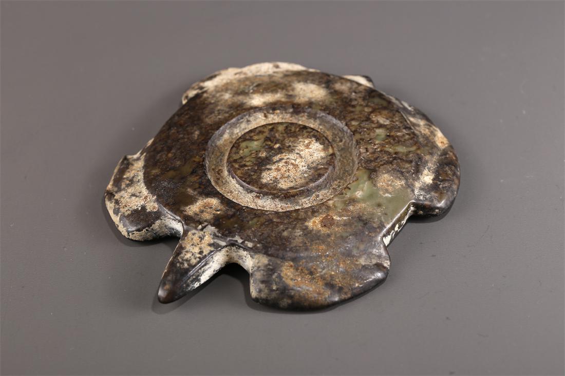 A HONGSHAN JADE TORTOISE-SHAPED CARVING. (1 of 8)