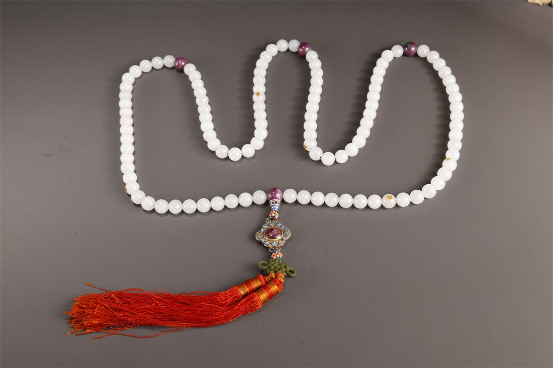 A STRING OF HETIAN JADE BUDDHA BEADS. (1 of 9)