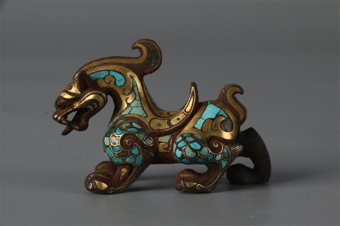 A GILT BRONZE MONSTER STATUE ORNAMENT. (1 of 9)