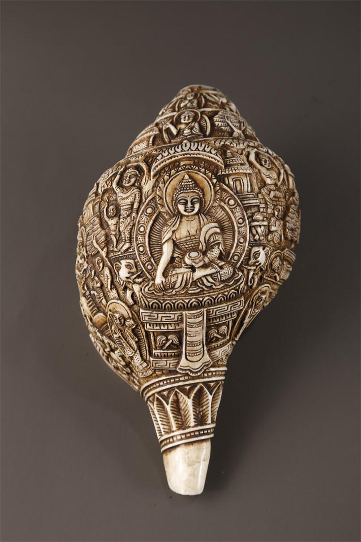 A CONCH IMPLEMENT WITH CARVED SAKYAMUNI DESIGN. (1 of 7)