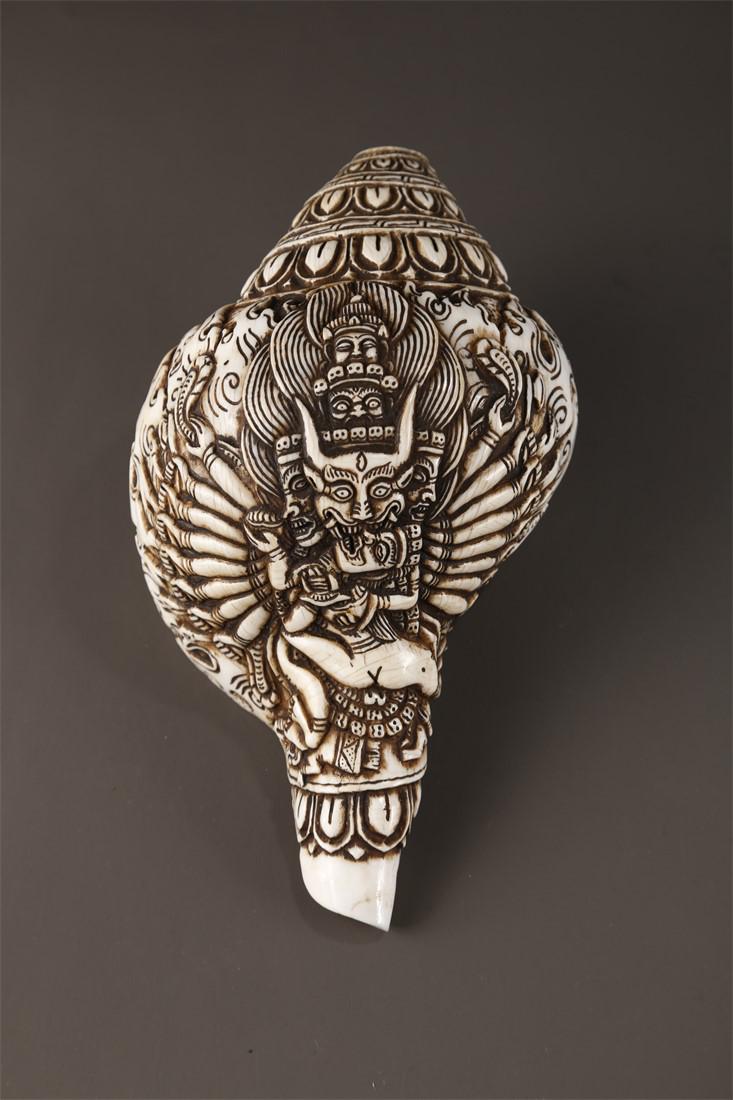 A CONCH IMPLEMENT WITH YAMANTAKA BUDDHA DESIGN. (1 of 8)