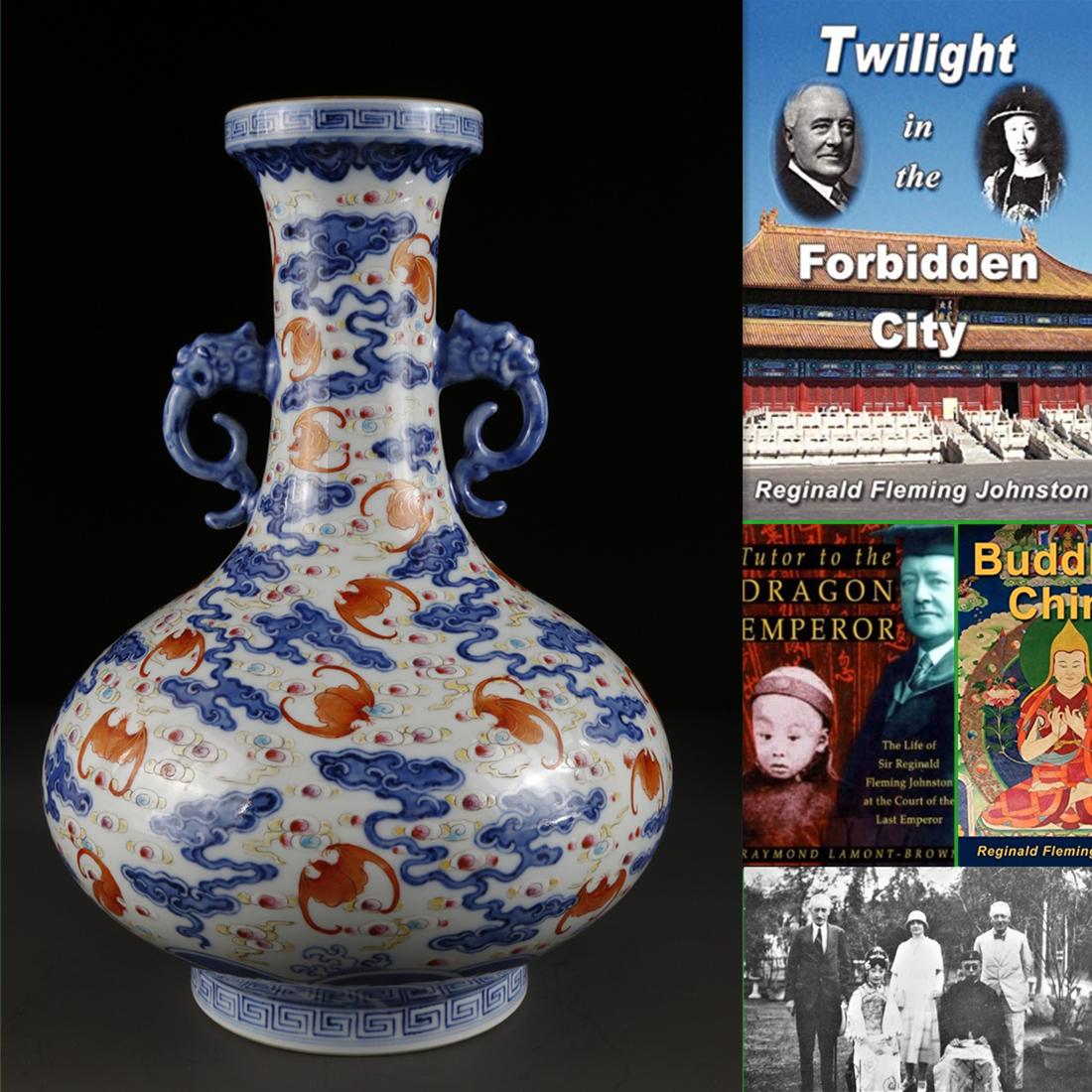 A BLUE-AND-WHITE PORCELAIN BOTTLE. (1 of 10)