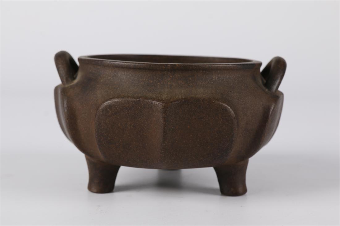 A PURPLE CLAY CENSER WITH TWO EARS. (1 of 9)