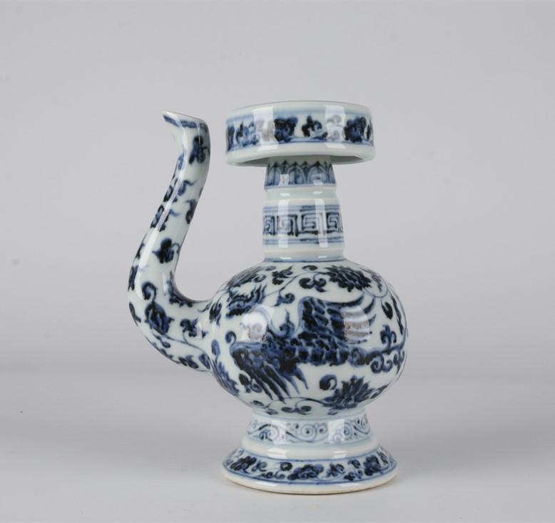 A BLUE-AND-WHITE PORCELAIN POT "BENBAHU". (1 of 6)