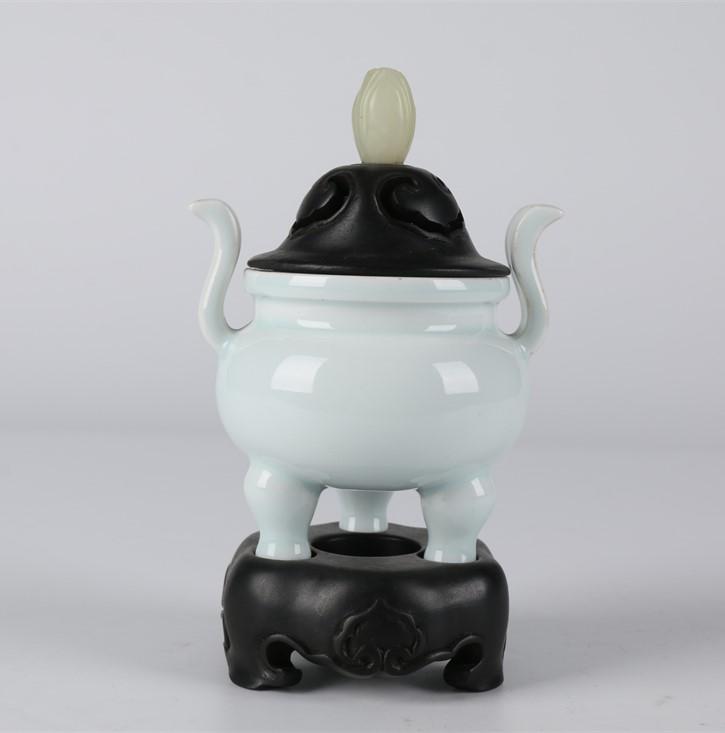 A BIONIC PORCELAIN CENSER. (1 of 7)