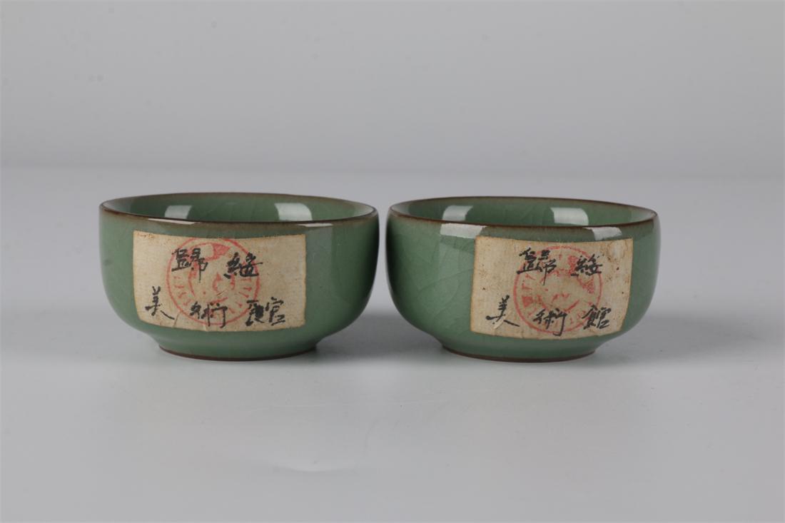 A PAIR OF PORCELAIN TEACUPS, LONGQUAN KILN. (1 of 9)