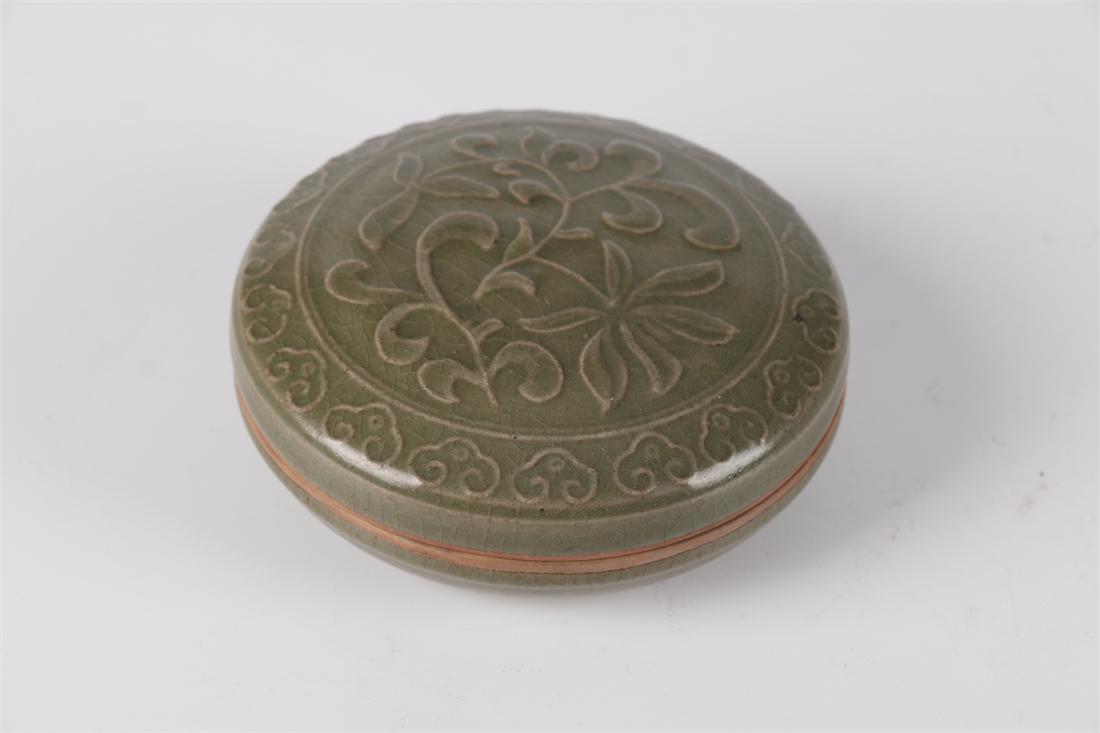 A PORCELAIN LIDDED BOX, YAOZHOU KILN. (1 of 7)
