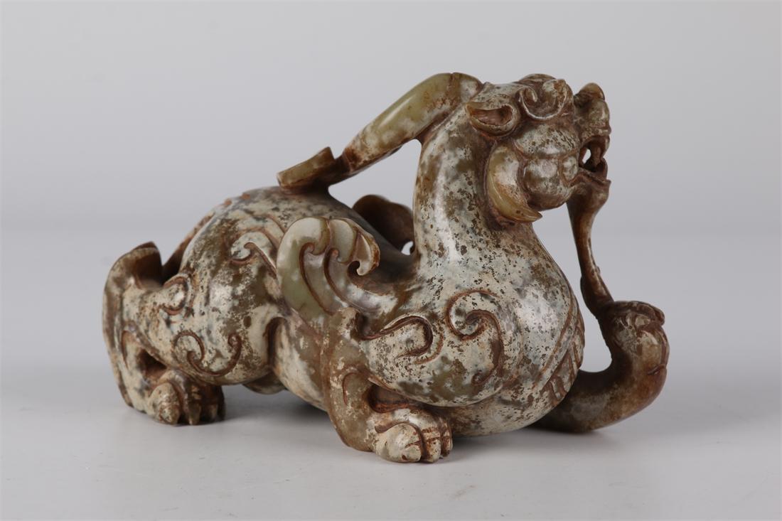 AN ANTIQUE JADE LEGENDARY TIGER CARVING. (1 of 7)