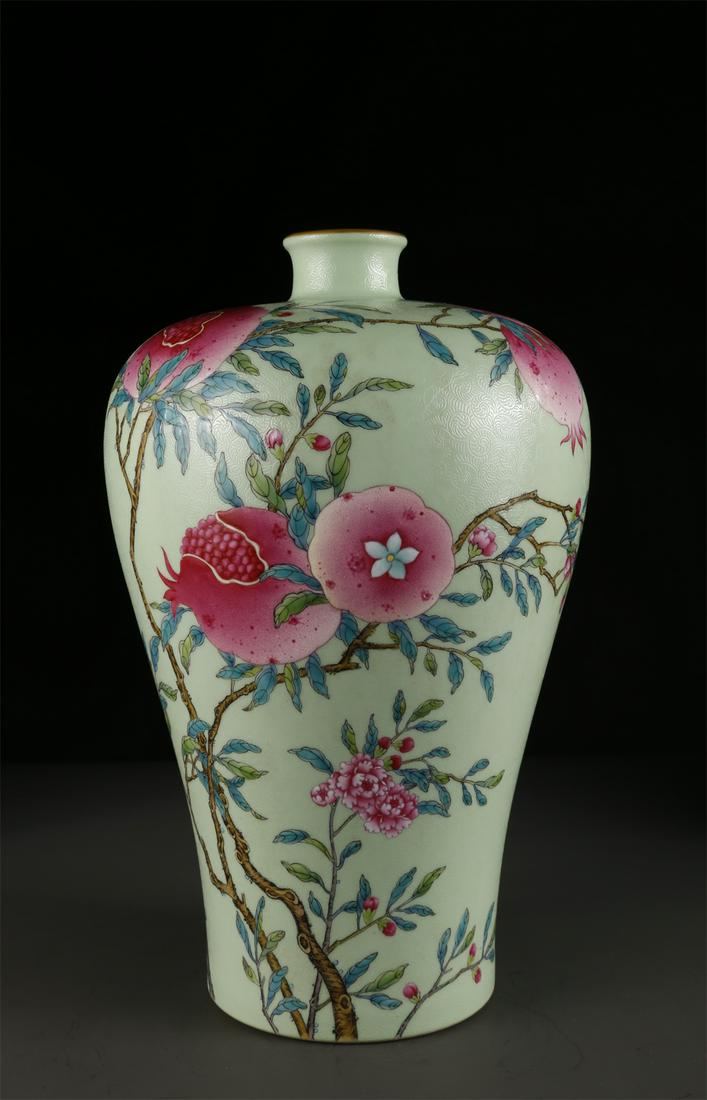 A FAMILLE ROSE PORCELAIN BOTTLE "MEIPING". (1 of 10)