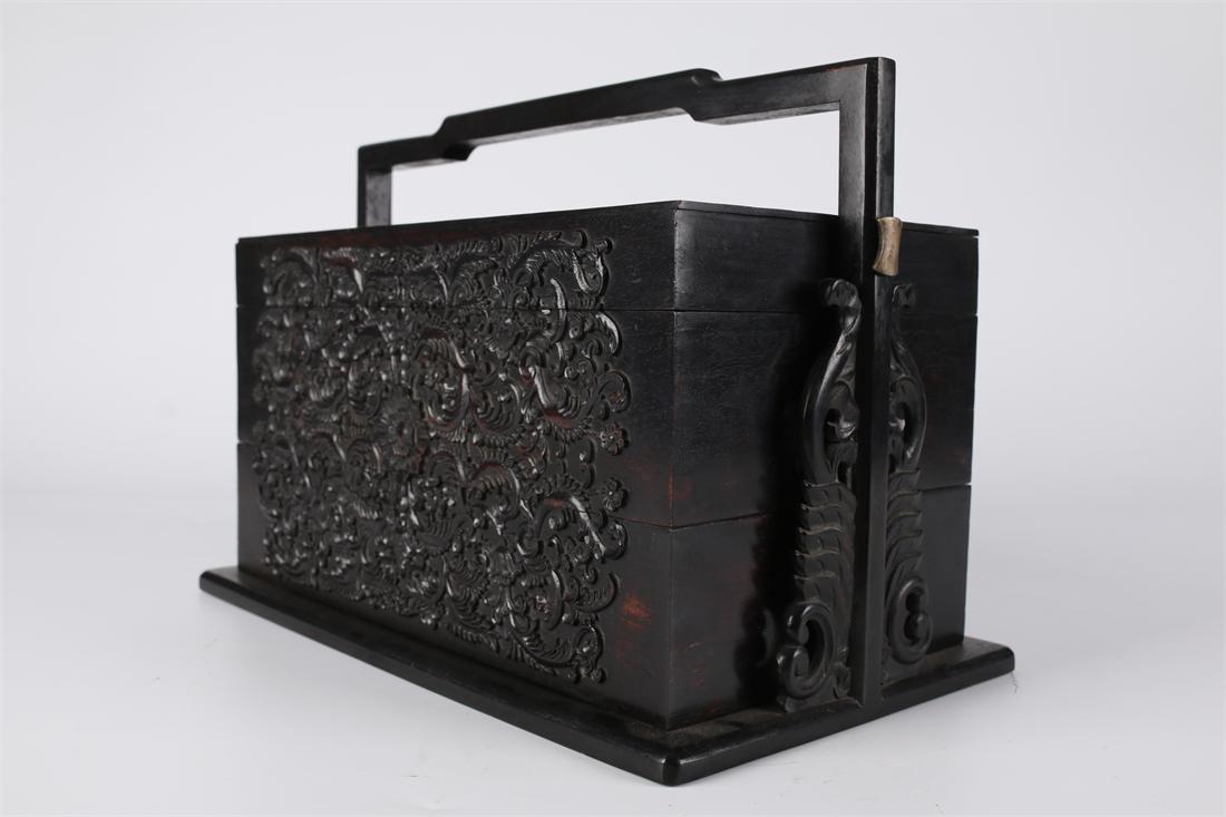 A NARRA WOOD PORTABLE BOX. (1 of 9)