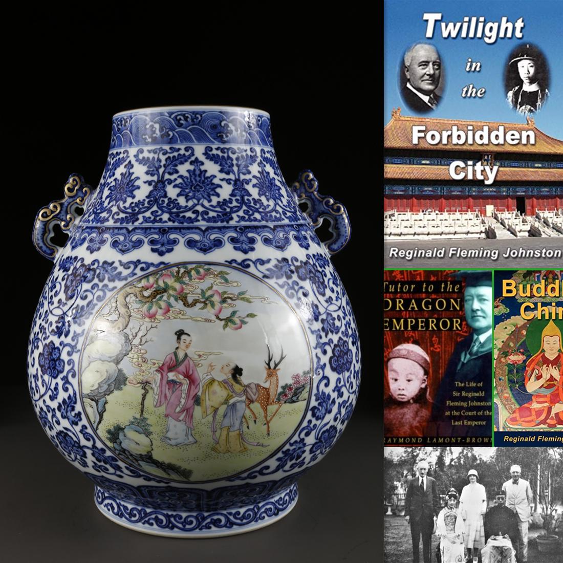 A BLUE-AND-WHITE PORCELAIN BOTTLE. (1 of 10)