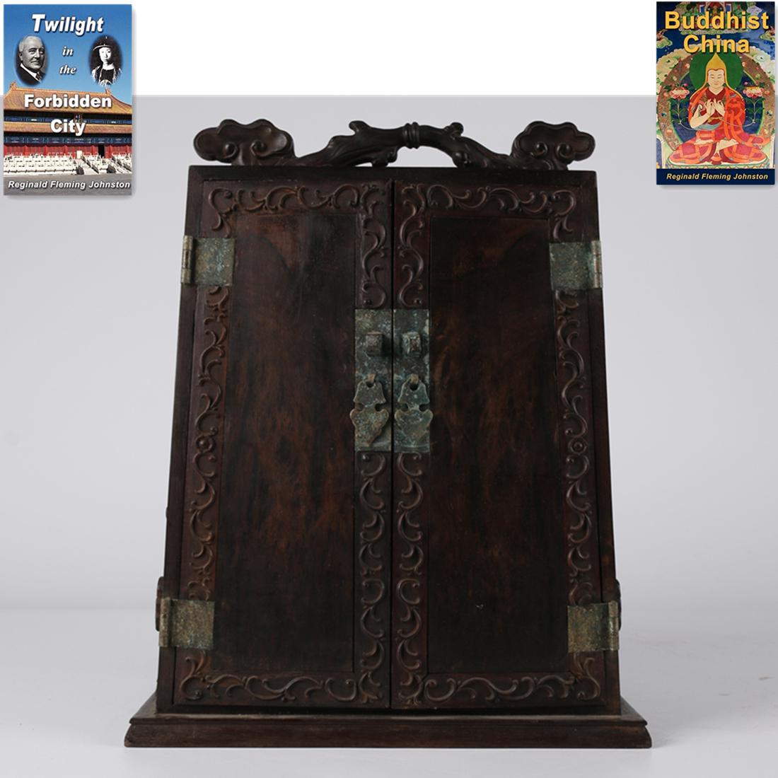 A NARRA WOOD PORTABLE BOX. (1 of 10)