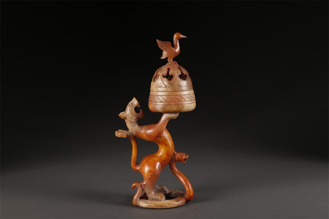 AN ANTIQUE JADE INCENSE BURNER. (1 of 9)