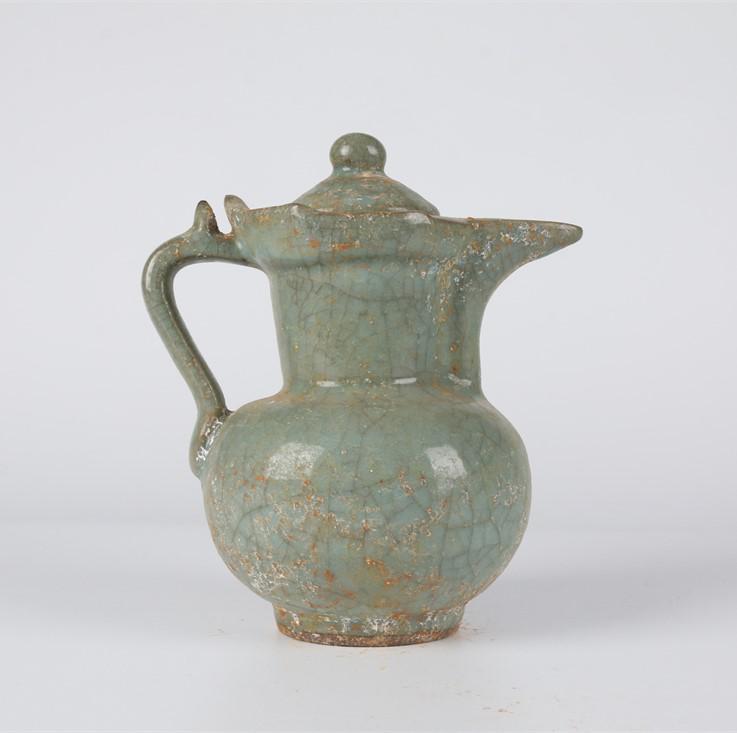 A MITRAL PORCELAIN POT WITH CRACKS DESIGN. (1 of 7)