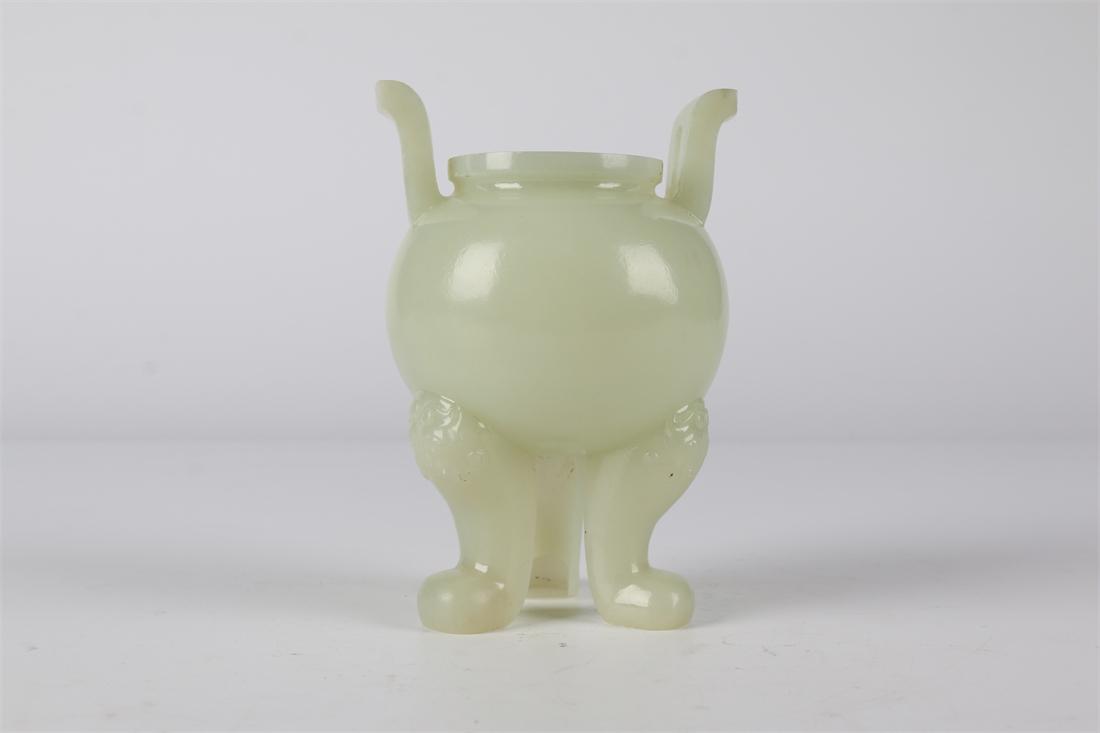 A HETIAN JADE TWO-EAR CENSER. (1 of 8)